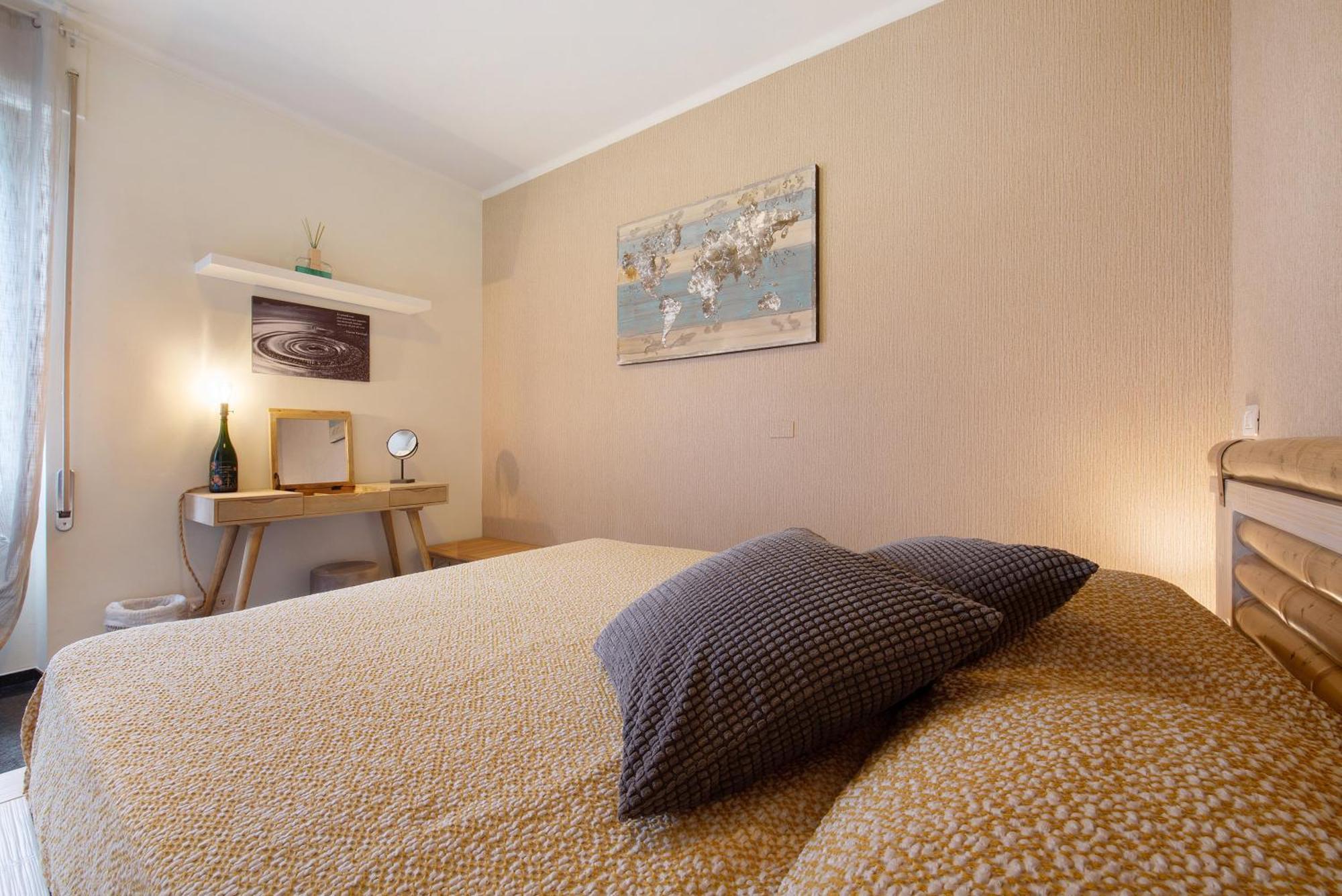 Aloha Lake Apartments مانديلو ديل لاريو المظهر الخارجي الصورة
